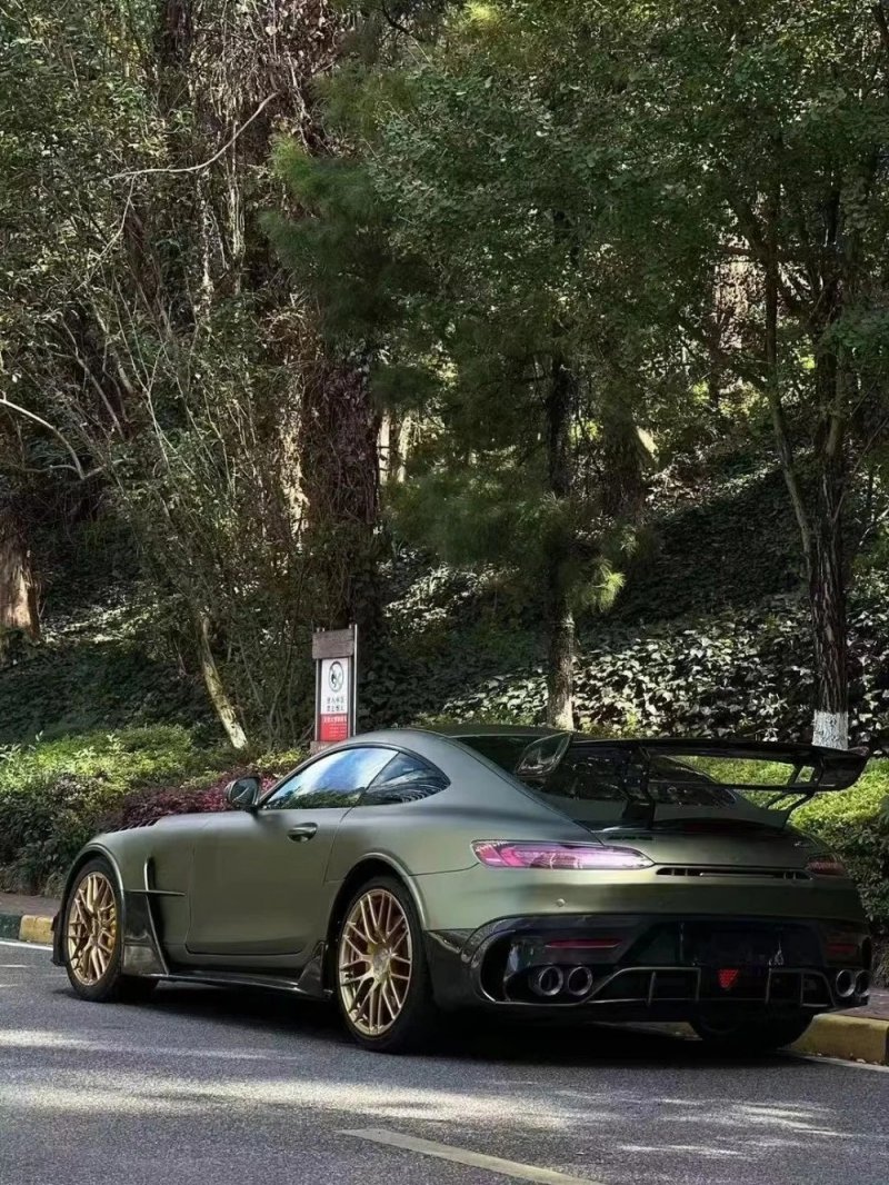 High Quality Fast Delivery Whole Sale Price Dry Carbon Fiber Cap Style Rear Diffuser Spoiler Wing Body Kits for  R8